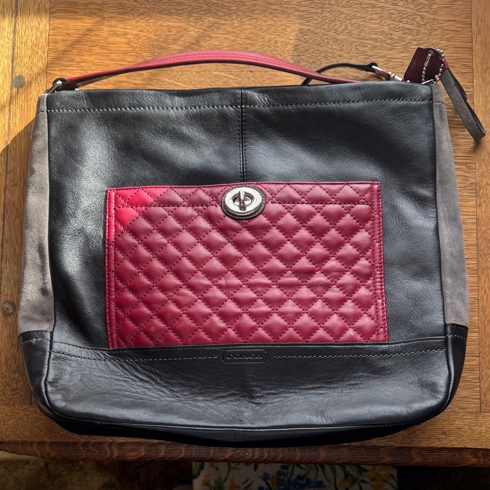 Coach Black & Red Quilted Leather Shoulder Bag Turn‑Lock Colorblock Hobo